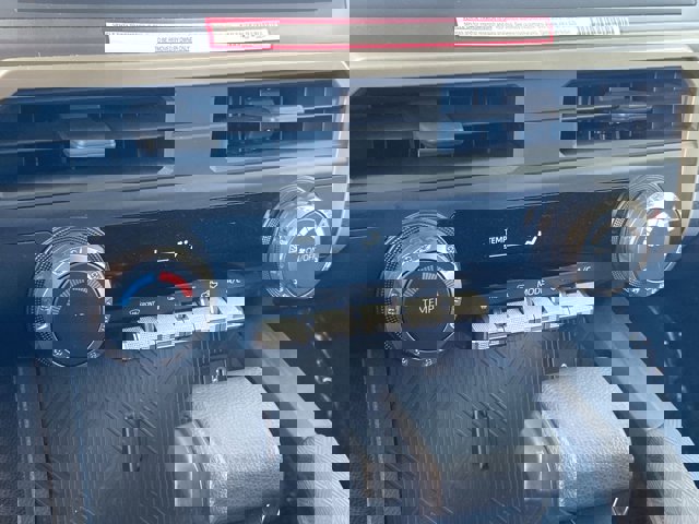 Vehicle image 23 of 28