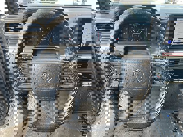 Vehicle image 17 of 28