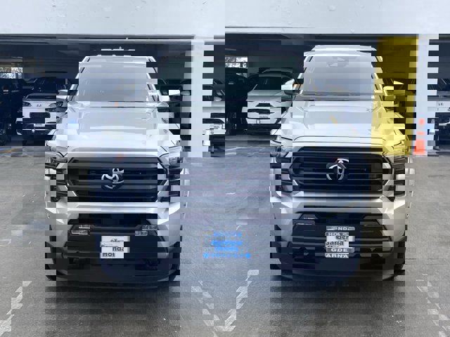 Vehicle image 4 of 28