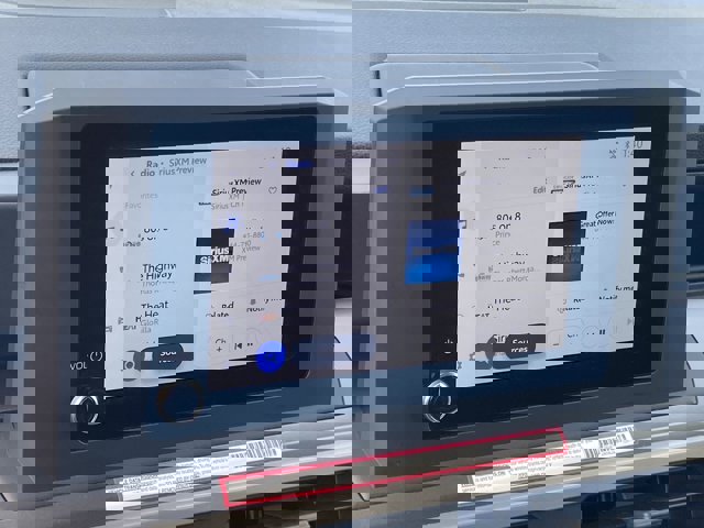Vehicle image 21 of 28