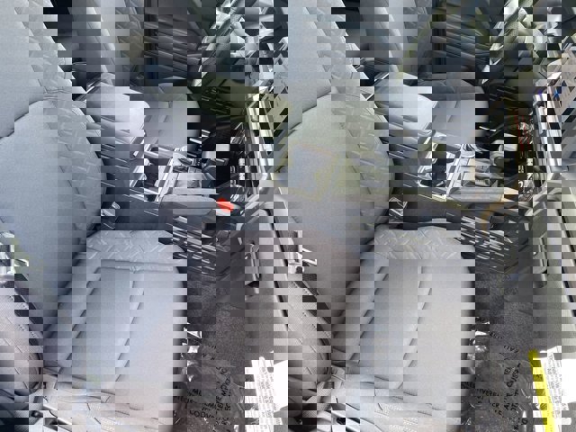 Vehicle image 10 of 28