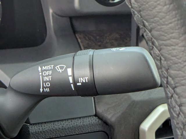 Vehicle image 22 of 34
