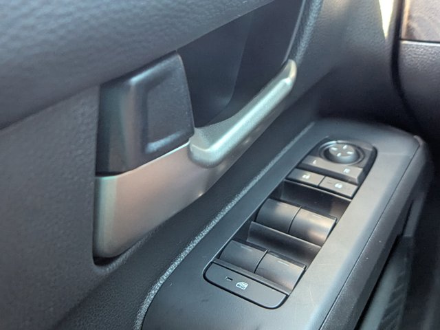 Vehicle image 31 of 34