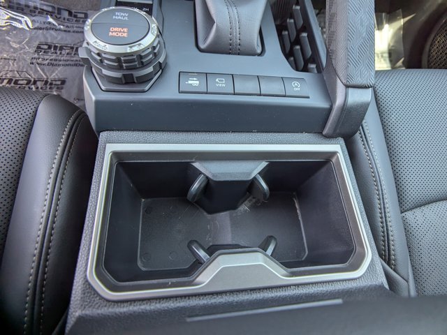Vehicle image 25 of 34