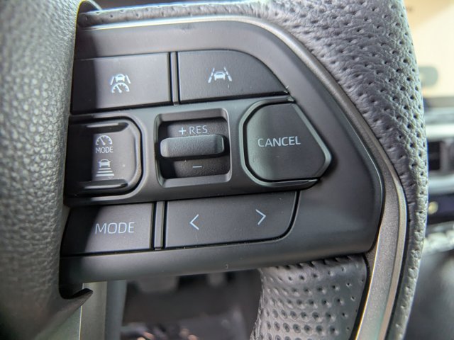 Vehicle image 21 of 34