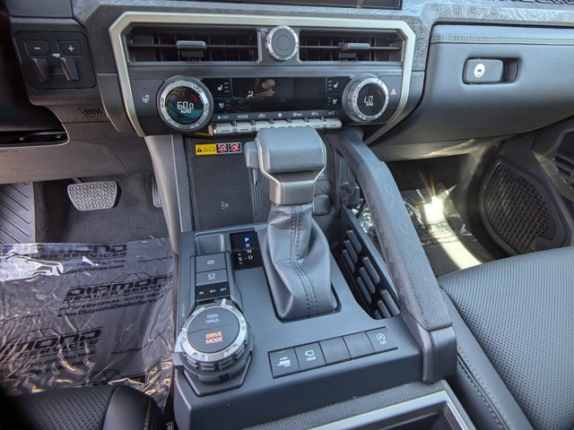 Vehicle image 18 of 34