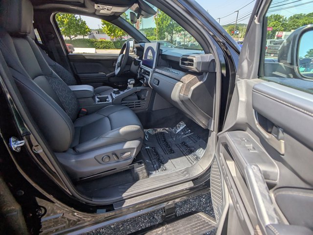 Vehicle image 14 of 34