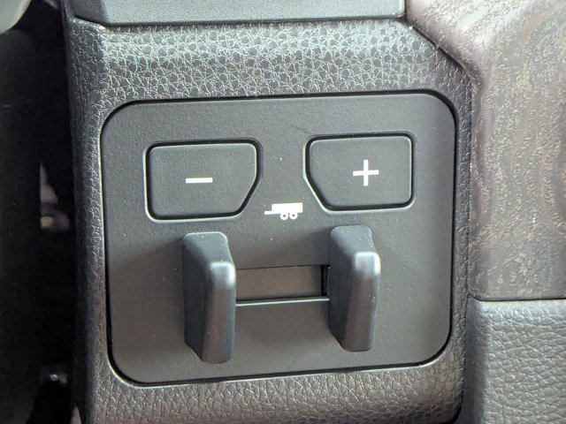 Vehicle image 23 of 34