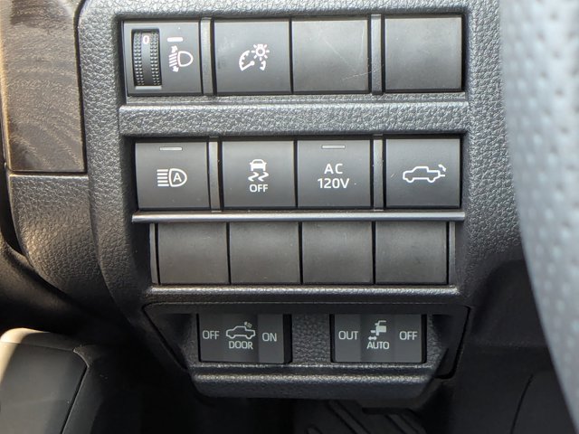 Vehicle image 27 of 34