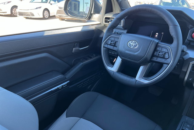 Vehicle image 11 of 24