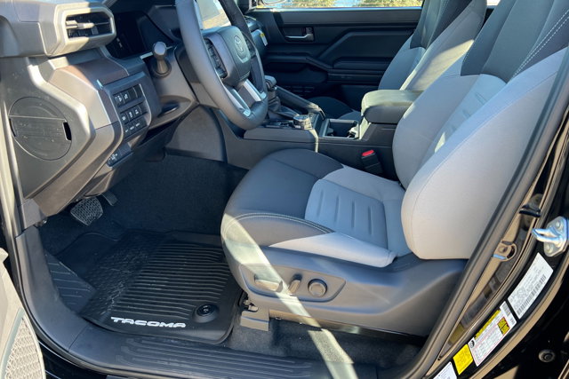 Vehicle image 17 of 24