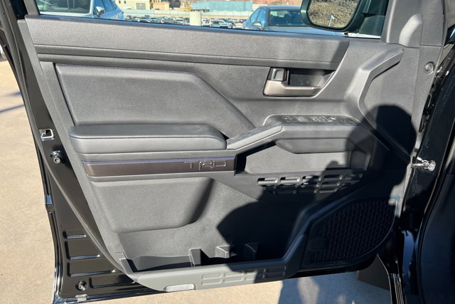 Vehicle image 14 of 24