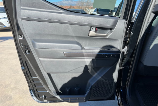Vehicle image 18 of 24