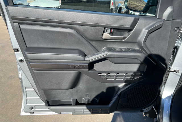 Vehicle image 14 of 24