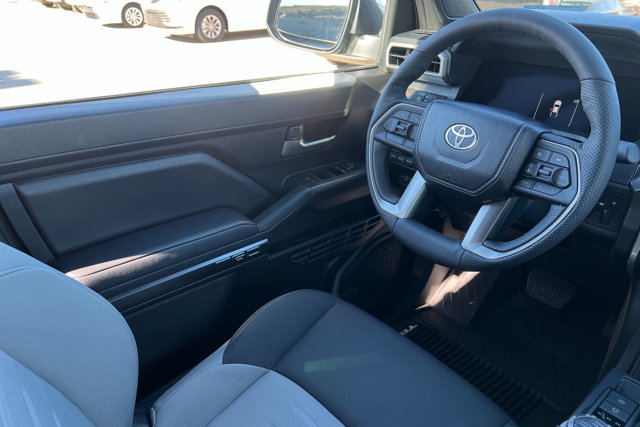Vehicle image 11 of 24