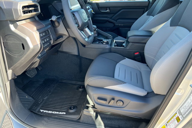Vehicle image 17 of 24