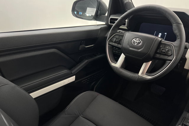 Vehicle image 11 of 24