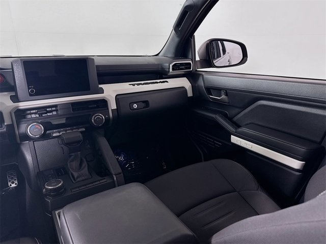 Vehicle image 17 of 19