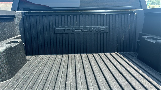 Vehicle image 11 of 43