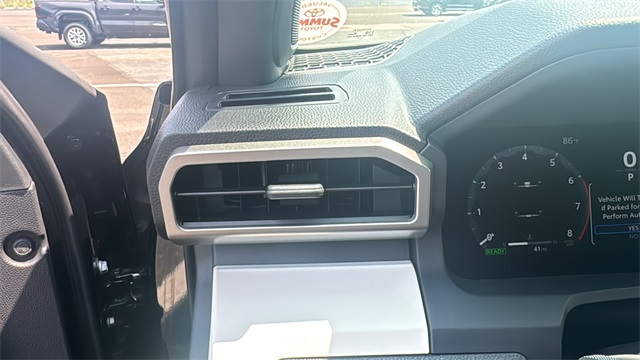 Vehicle image 27 of 43