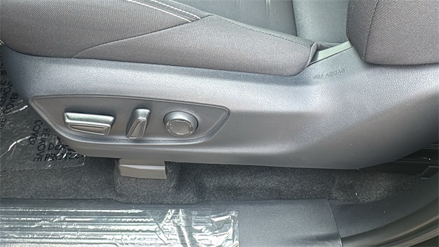 Vehicle image 34 of 43