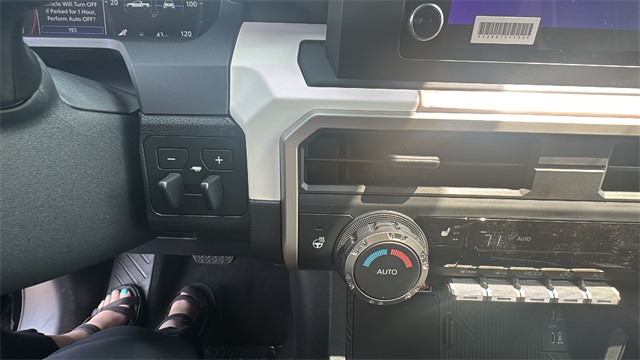 Vehicle image 21 of 43