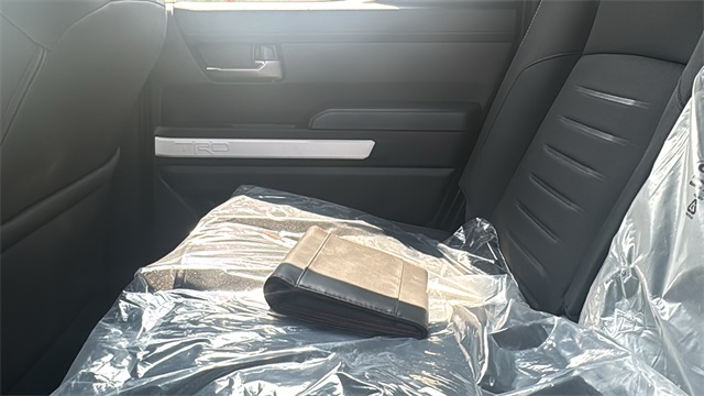 Vehicle image 37 of 43