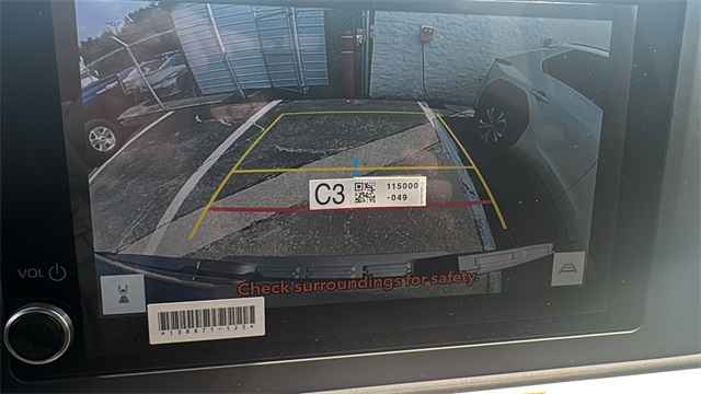 Vehicle image 32 of 43