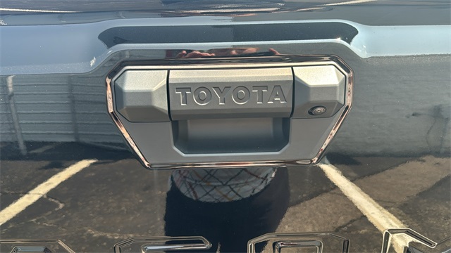 Vehicle image 9 of 43