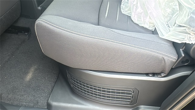 Vehicle image 36 of 43