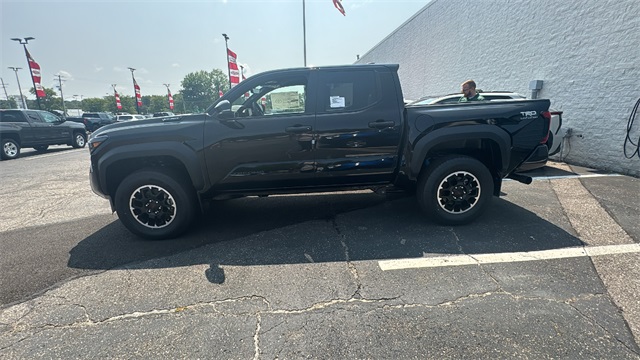 Vehicle image 4 of 43