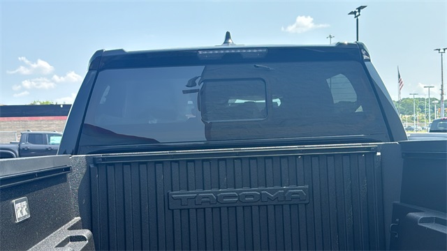 Vehicle image 13 of 43