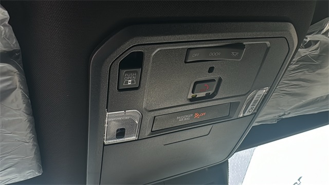 Vehicle image 31 of 43