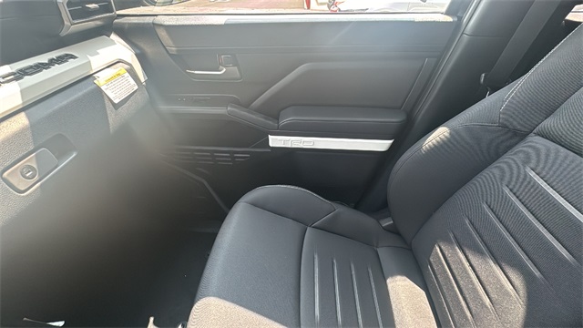 Vehicle image 14 of 43