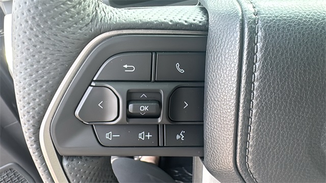 Vehicle image 25 of 43