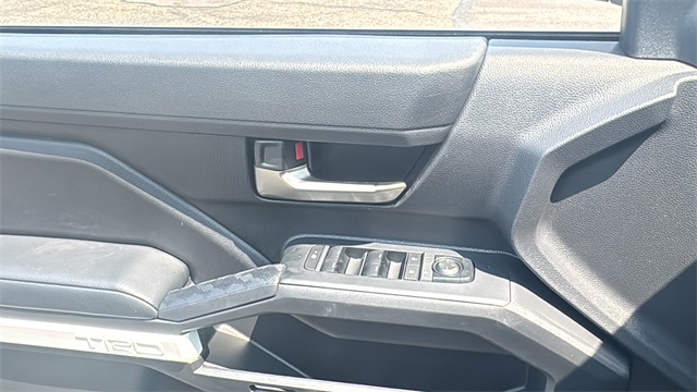 Vehicle image 28 of 43