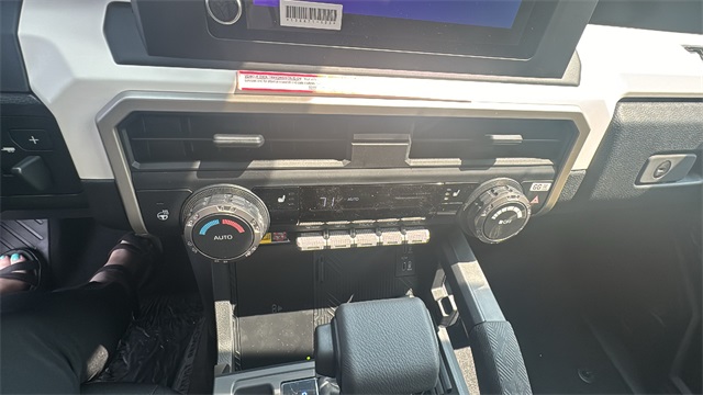 Vehicle image 17 of 43