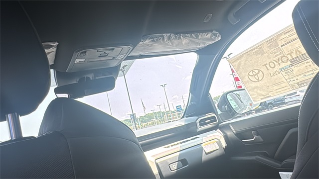 Vehicle image 40 of 43