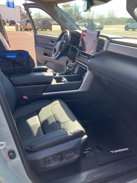 2024 Toyota Tundra Limited Image 16 of 30