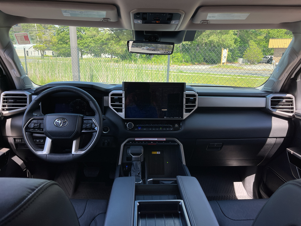 Vehicle image 8 of 25