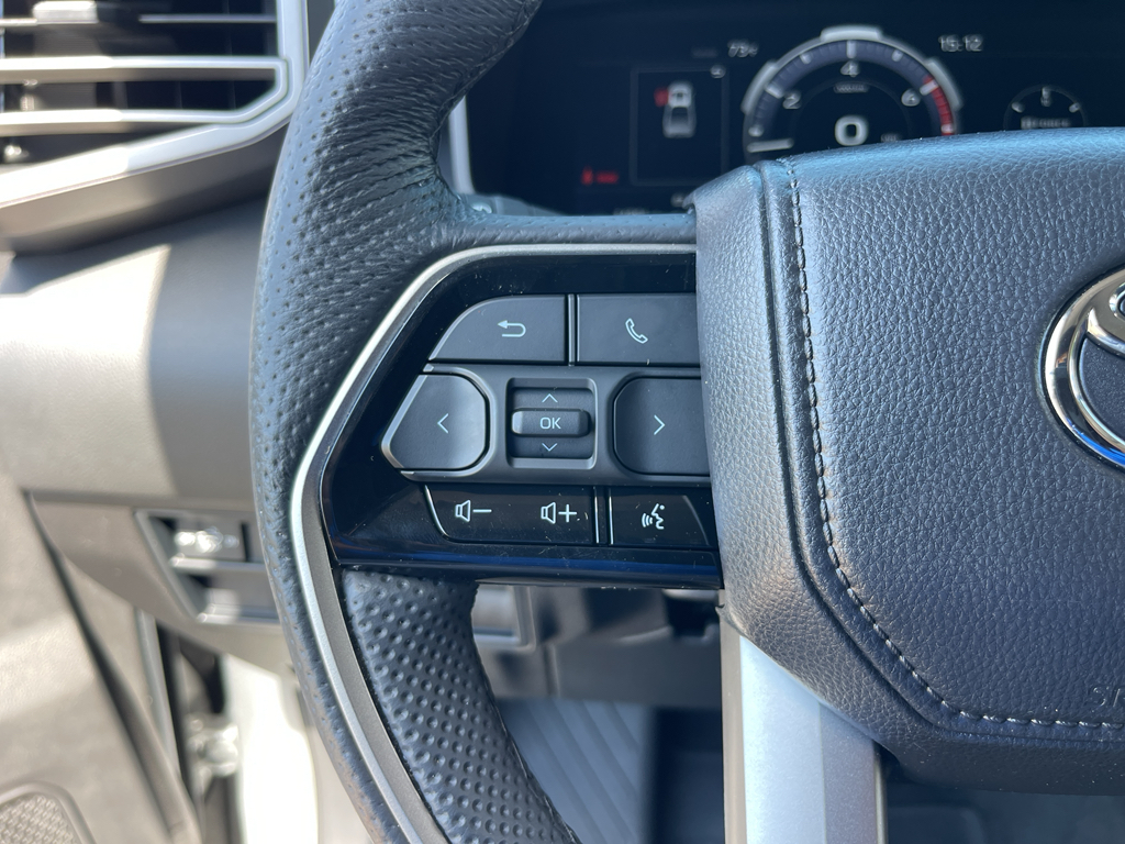 Vehicle image 19 of 25