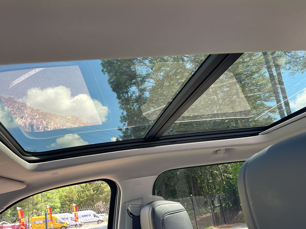 Vehicle image 23 of 25