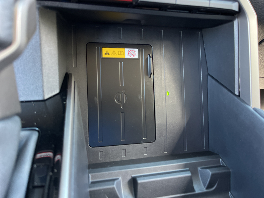 Vehicle image 17 of 25