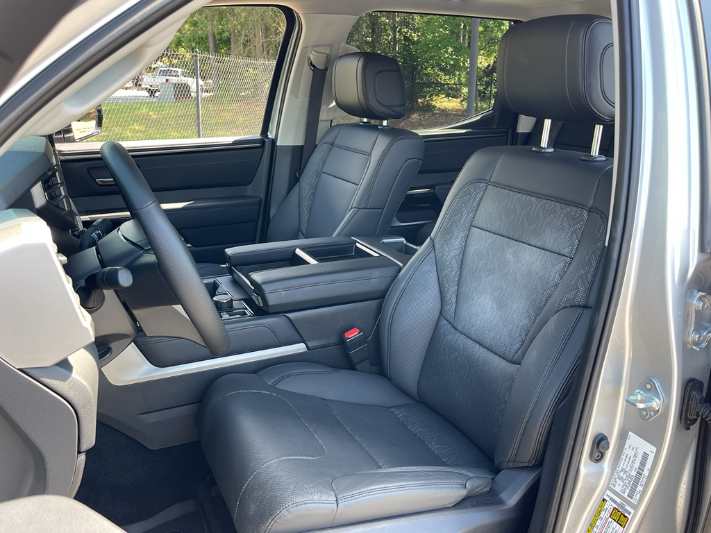 Vehicle image 22 of 25