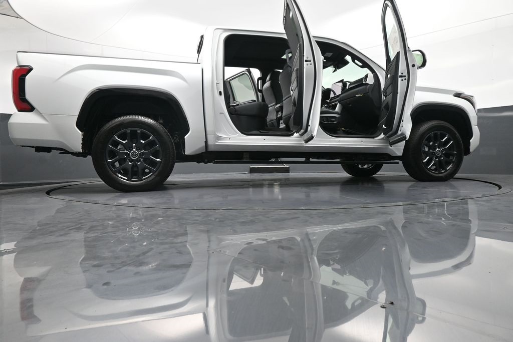 Vehicle image 15 of 49