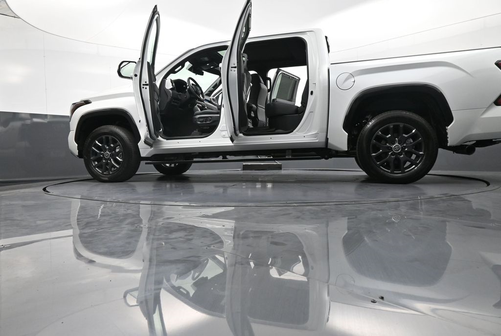 Vehicle image 30 of 49