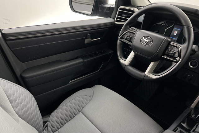 Vehicle image 11 of 24
