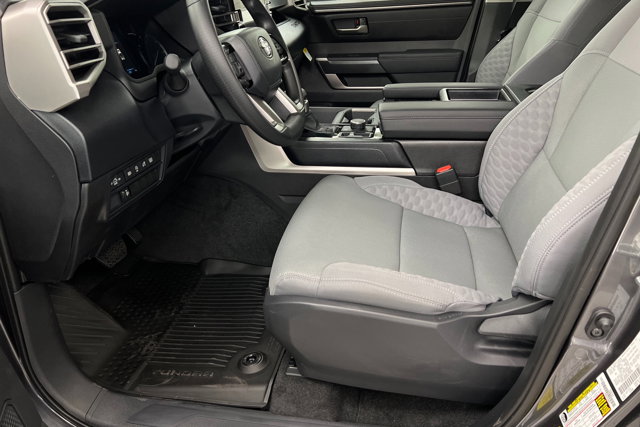 Vehicle image 17 of 24