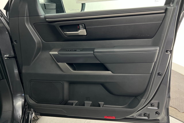 Vehicle image 22 of 24