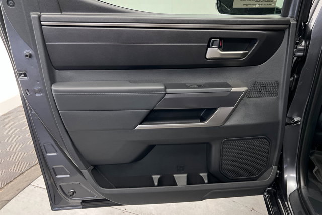 Vehicle image 18 of 24